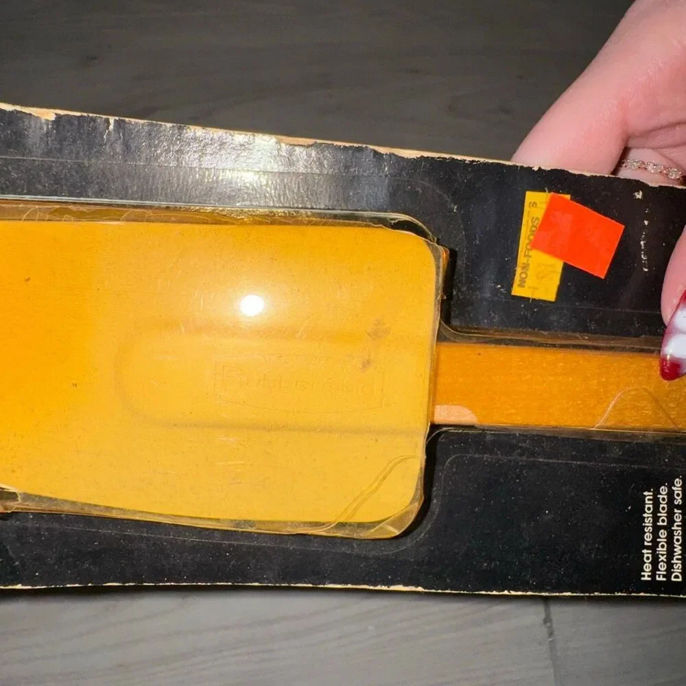 New in original packaging vintage Rubbermaid #2724 flexible spatula scraper in y